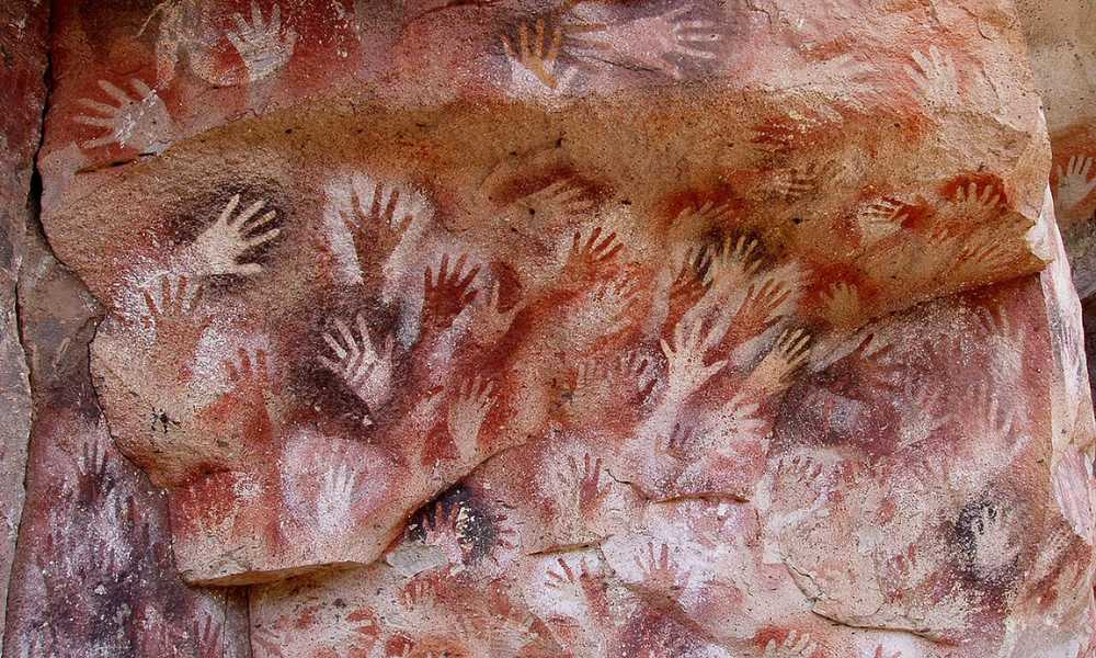 La cueva de las manos, en Argentina. Zurdos y diestros.