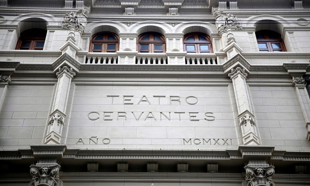 Fachada del Teatro Nacional Cervantes luego de su restauración