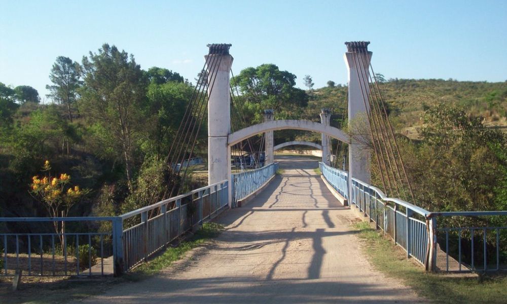 Aspecto actual del puente colgante Alpa Corral.