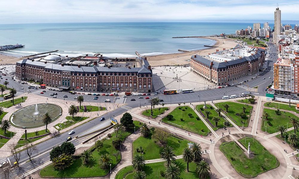 Vista panorámica de Mar del Plata, con el Casino Central como protagonista.