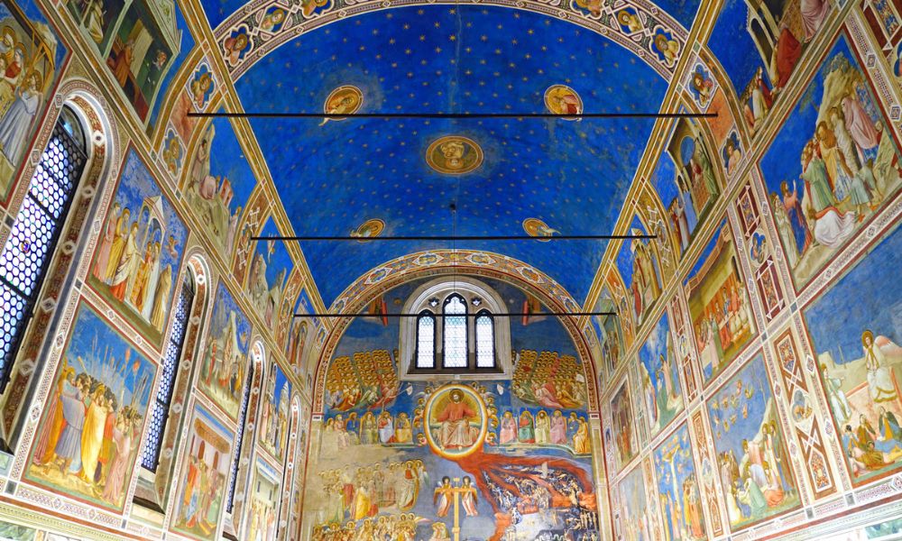 Cielo de la Capilla de Los Scrovegni, en Padua, Italia