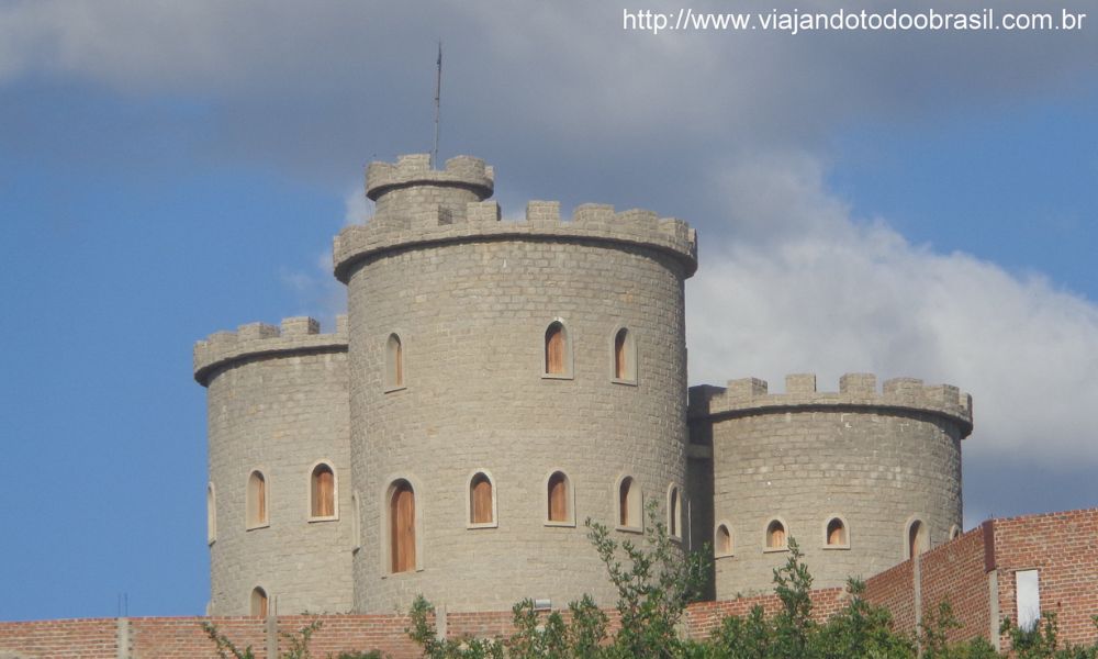 Uno de los laterales del Castillo de Bivar. 