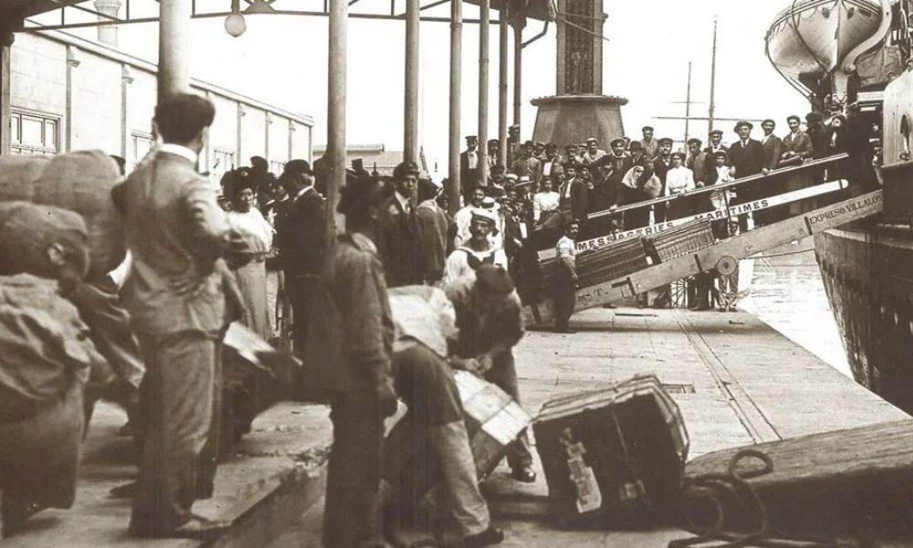 inmigrantes italianos llegando a argentina foto en blanco y negro