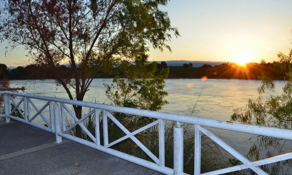 Sol sobre el río Bermejo.