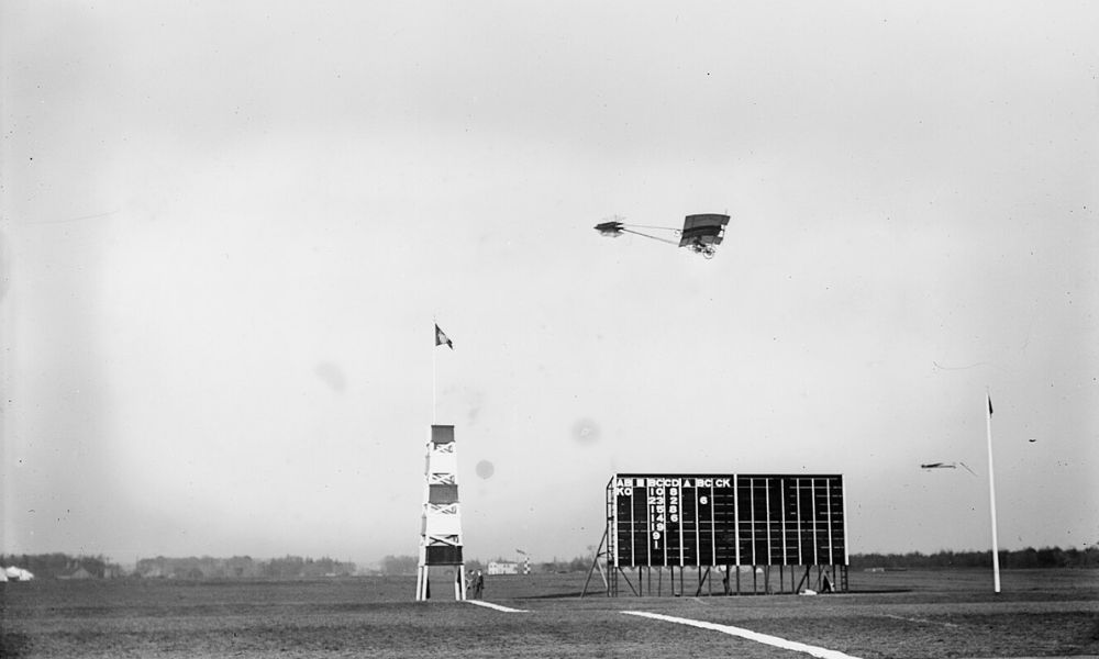 Roland Garros en pleno vuelo. 