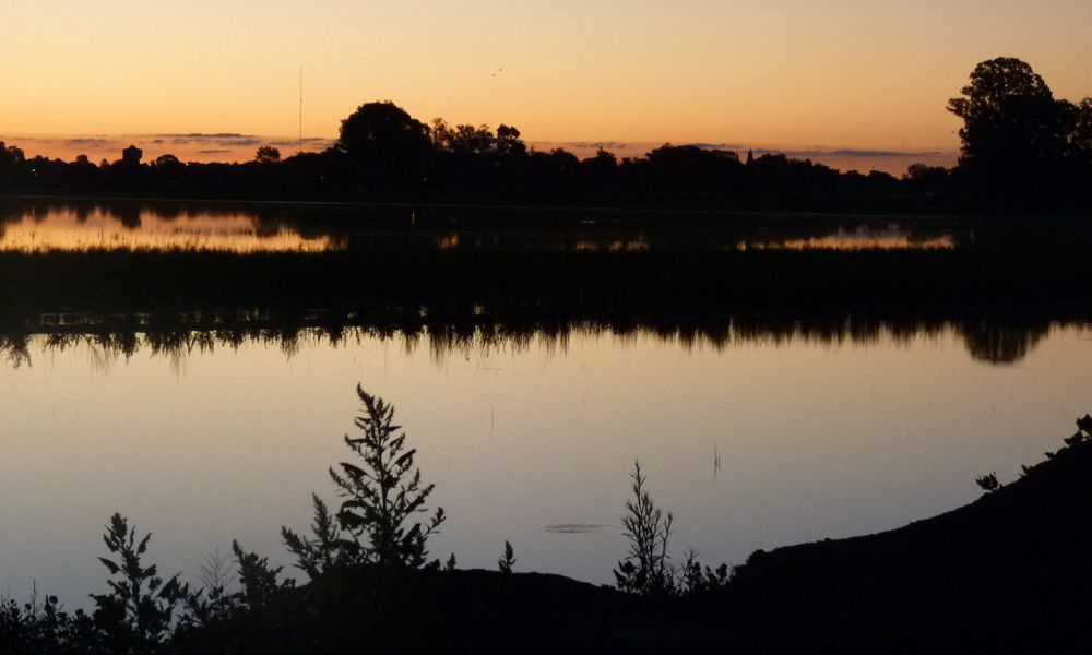 Atardecer en la laguna Mulitas.