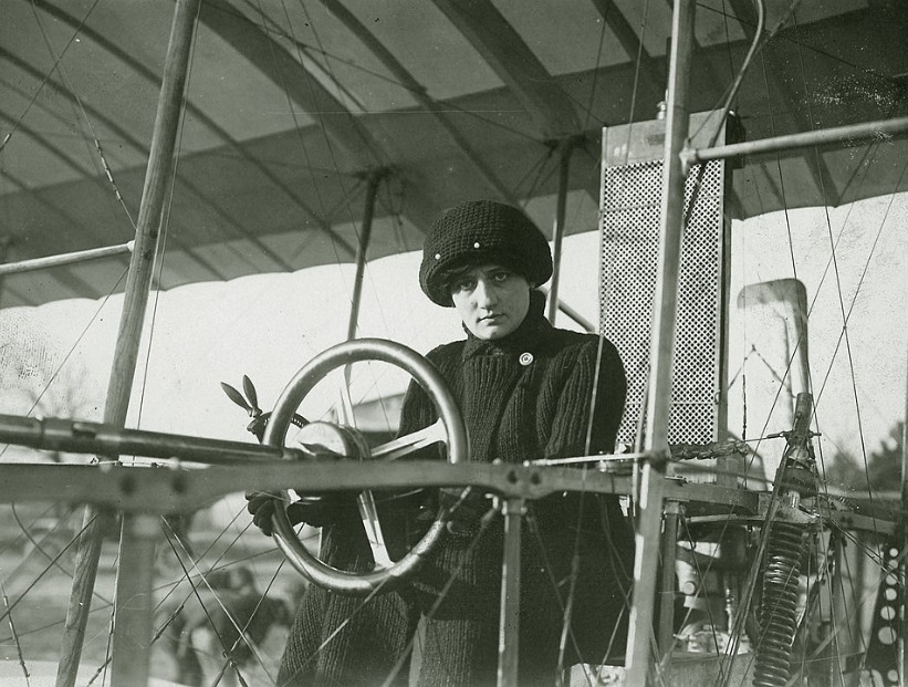 Raymonde de Laroche, la primera mujer en conseguir la licencia de piloto