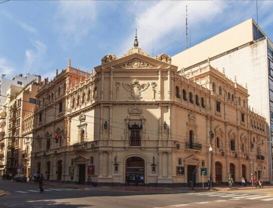 Teatro Nacional Cervantes, el coliseo artístico que sobrevivió un incendio y que cumple 103 años