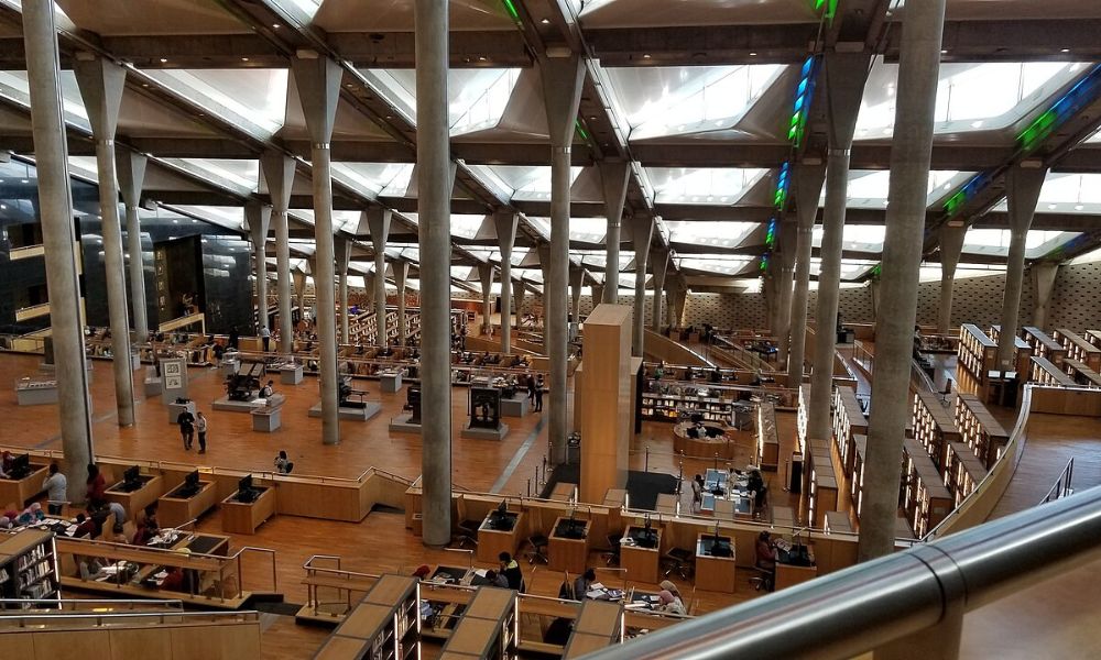 Interior de la Bibliotheca Alexandrina.