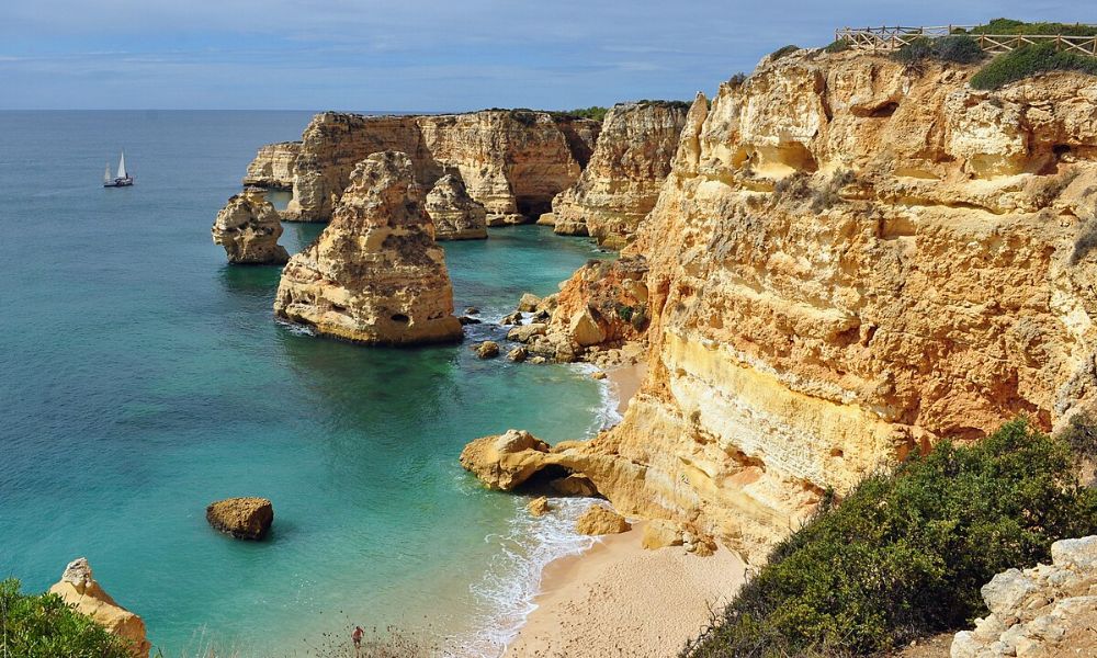 Vista panorámica a la Playa de la Marina de Portugal.