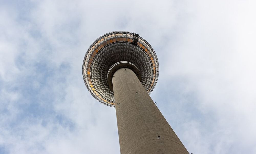 Aspecto de la torre Berliner Fernsehturm.