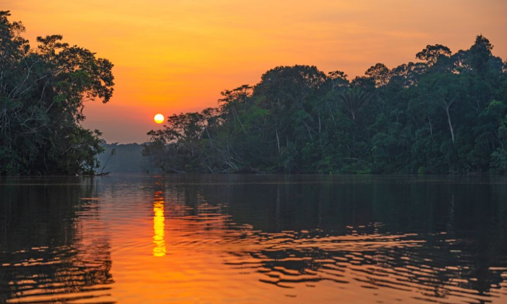 atardecer en el rio amazonas