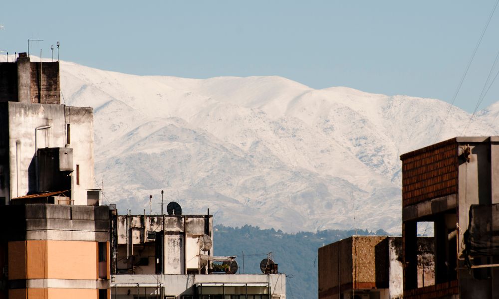 provincia de tucumán montañas al fondo de la ciudad