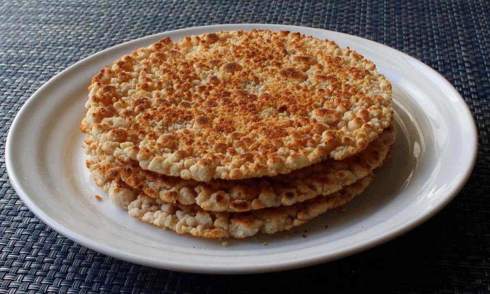 pila de tres tortillas de mbejú