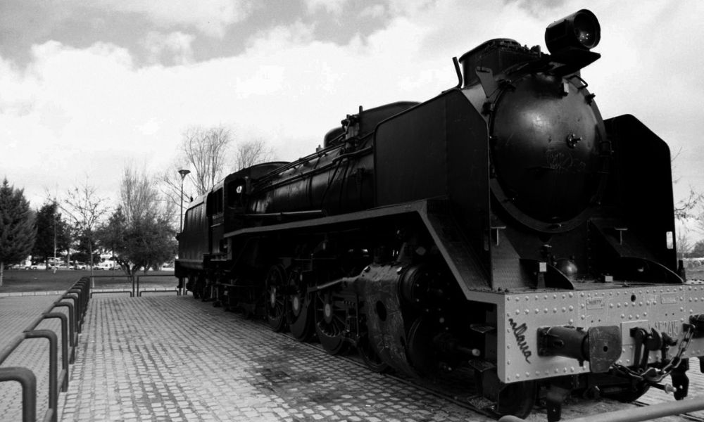 Foto en blanco y negro de la locomotora Mikado. 