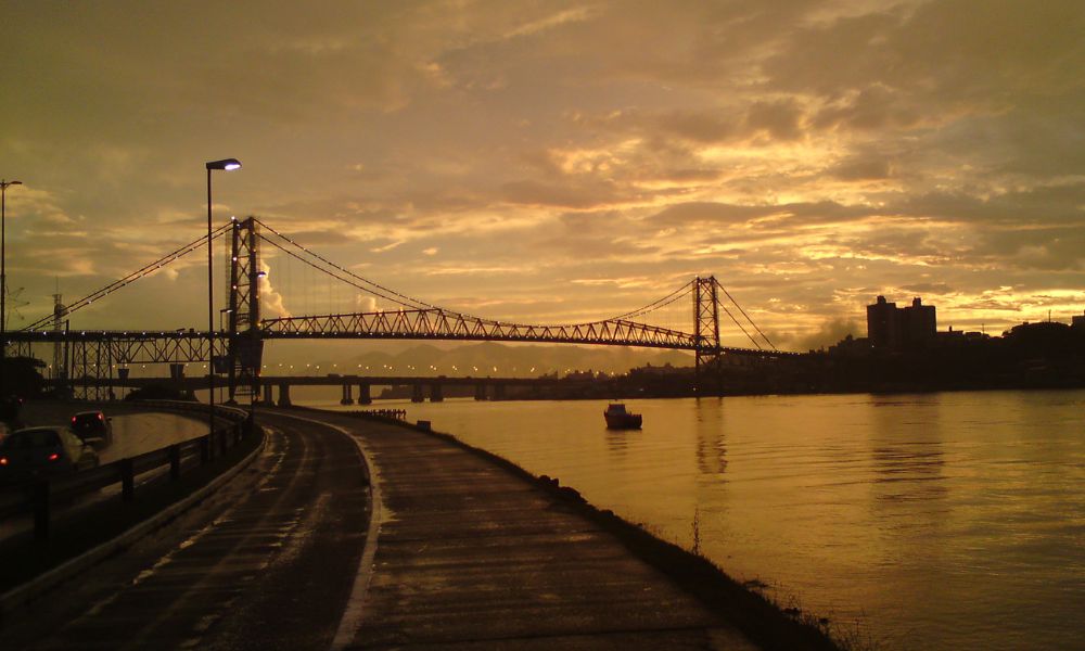 Vista panorámica del puente colgante más largo de Brasil. 