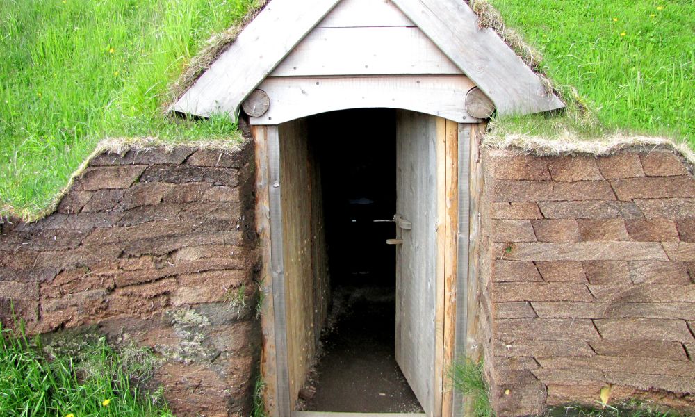 Entrada a las viviendas del pueblo vikingo de América del Norte.