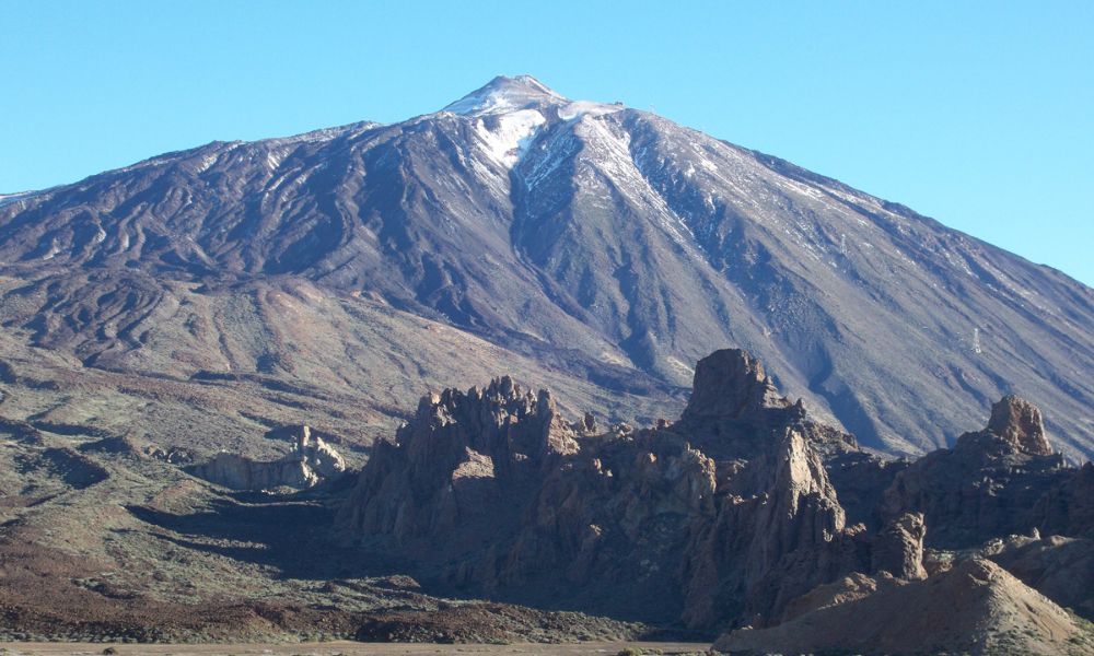 Paisaje que integra la montaña más alta de España.