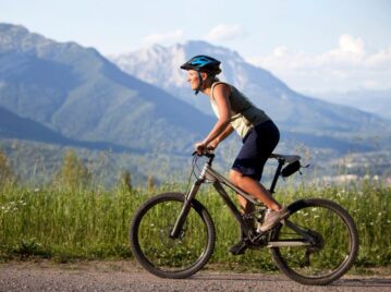 ciclista en la bicisenda más larga del mundo, la great divide