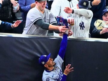 fan interfiere en partido de béisbol Yankees y Dodgers