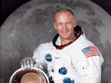 Astronauta Buzz Aldrin, la primera y única persona que tomó la comunión en la Luna