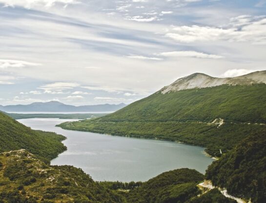 Lago Escondido, el desconocido pueblo de Tierra del Fuego que está rodeado de paisajes únicos