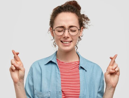 ¿Por qué creemos en supersticiones? La ciencia explica nuestra fascinación por lo irracional