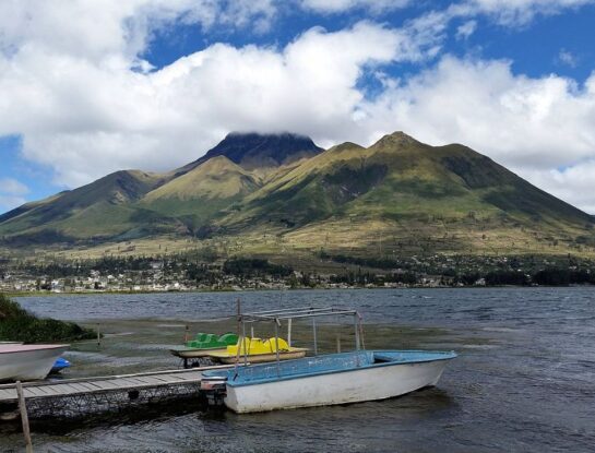 San Pablo: un majestuoso lago de Sudamérica que se conserva a los piés de un volcán 