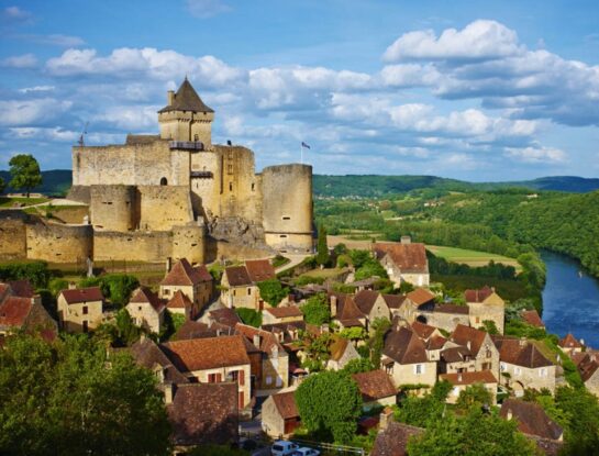 Castelnaud-la-Chapelle: el pequeño pueblo de Francia que tiene un castillo histórico en las montañas