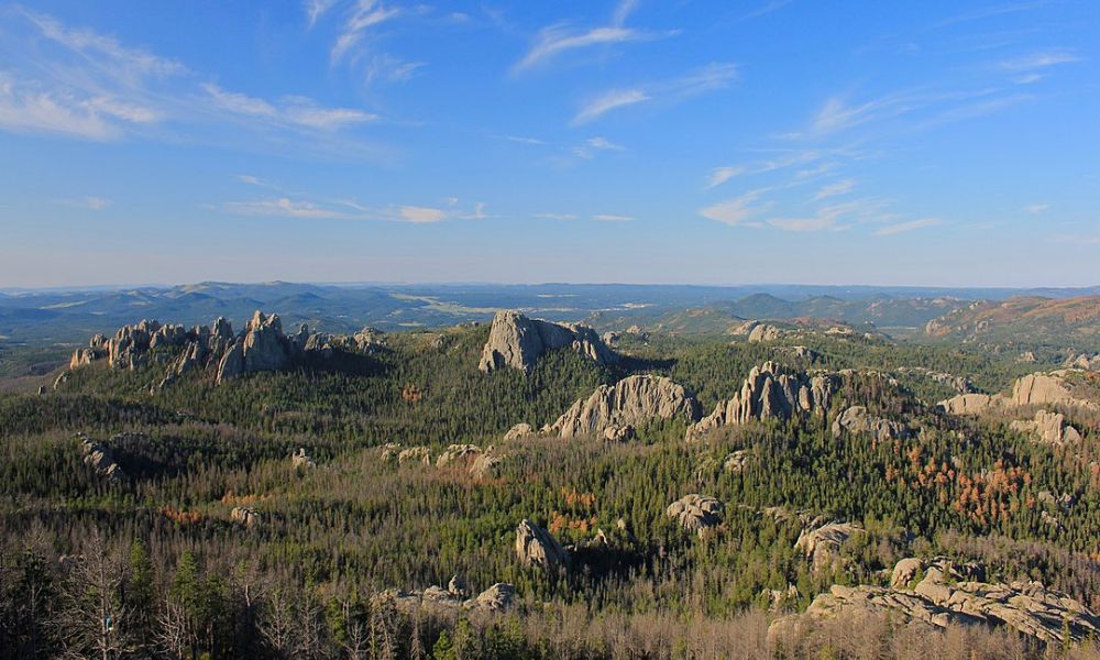 Vistas que se obtienen desde el monumento "Caballo Loco" de Estados Unidos. 