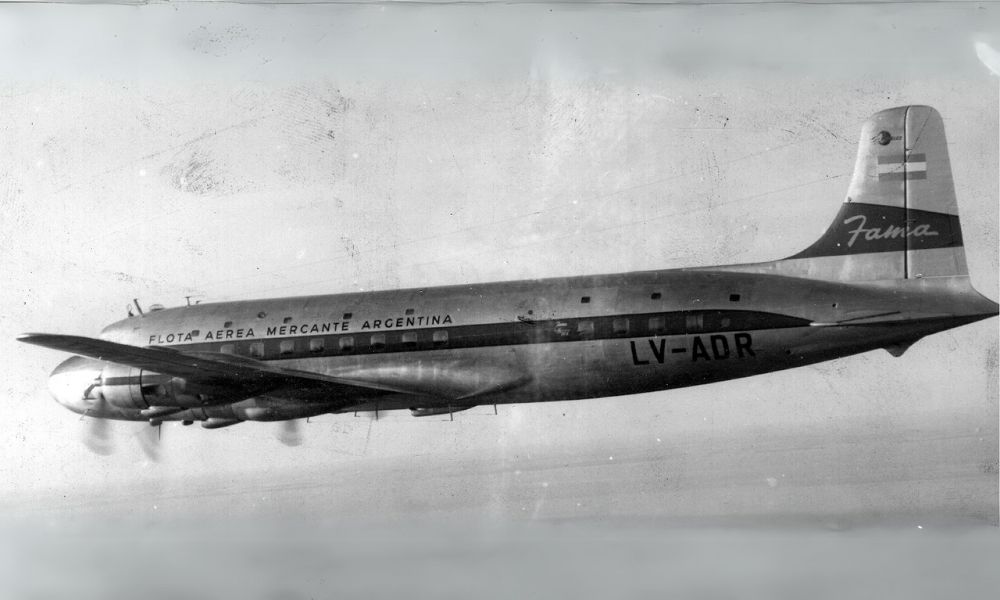 avión de la primera aerolínea argentina