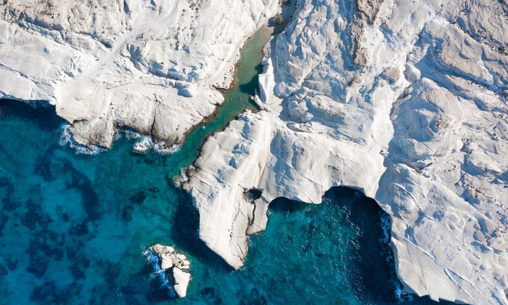 Playa Sarakiniko en la isla Milos