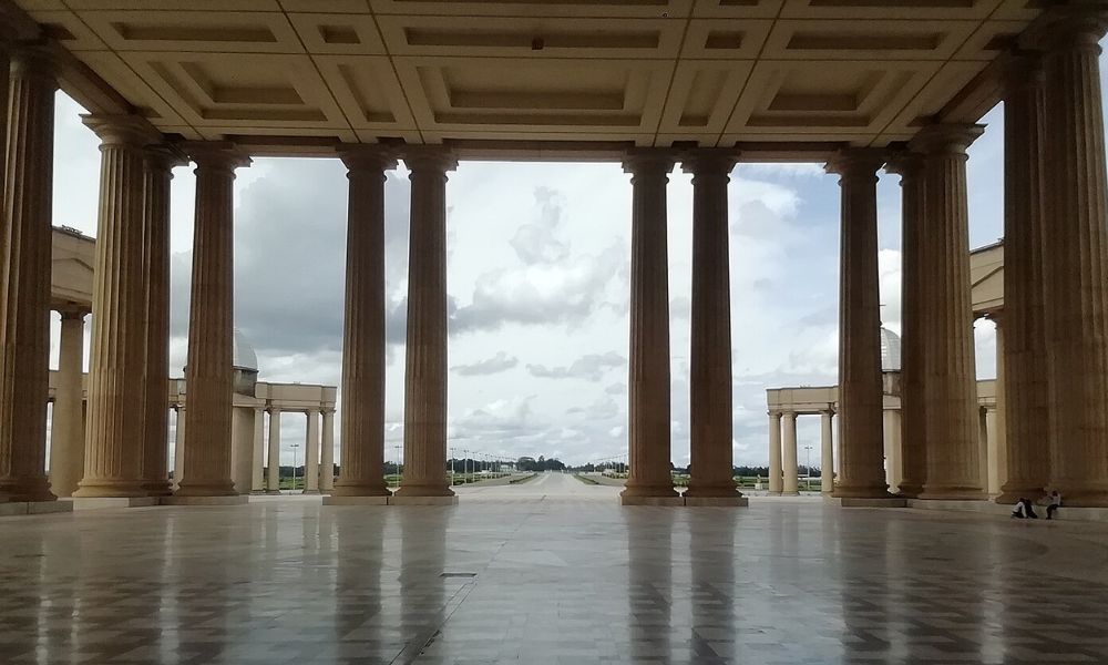 Pilares de la iglesia más grande del mundo.