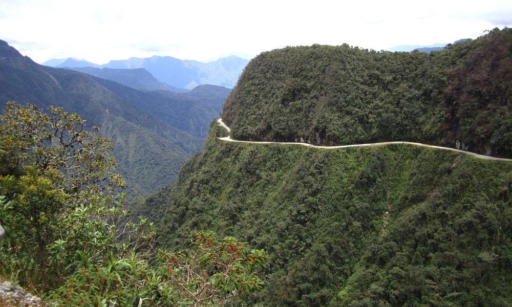 Paisajes que recorre la Ruta de la Muerte de Bolivia.