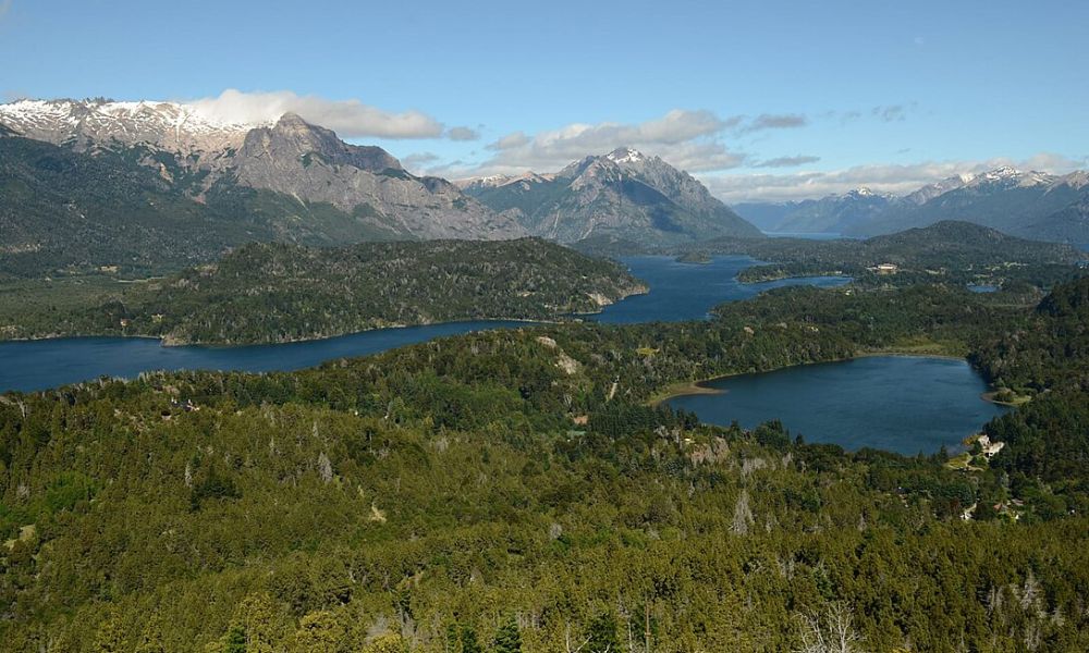 Vista panorámica que se obtiene desde el cerro Campanario de Bariloche.