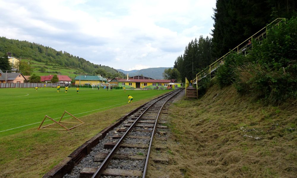 Vías del ferrocarril Čierny Hron de Eslovaquia.