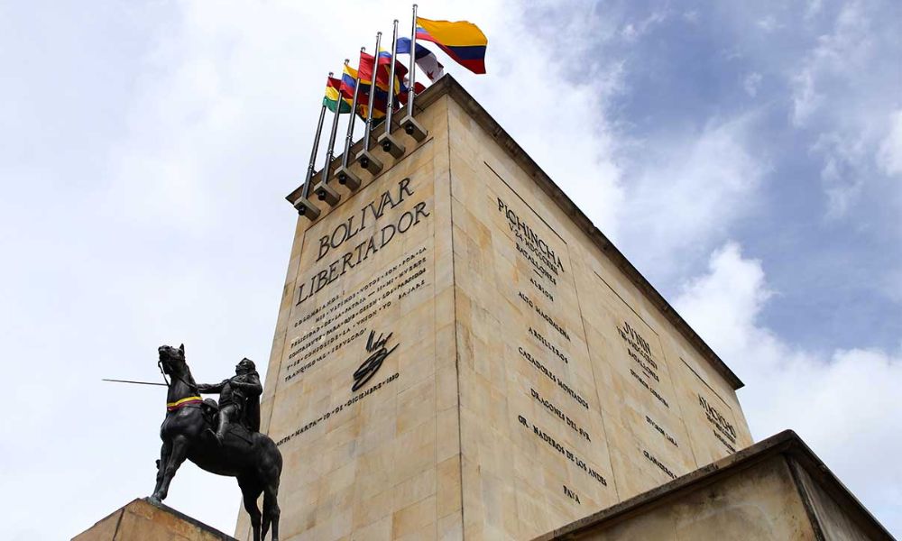 Monumento a Los Héroes en Bogotá, Colombia