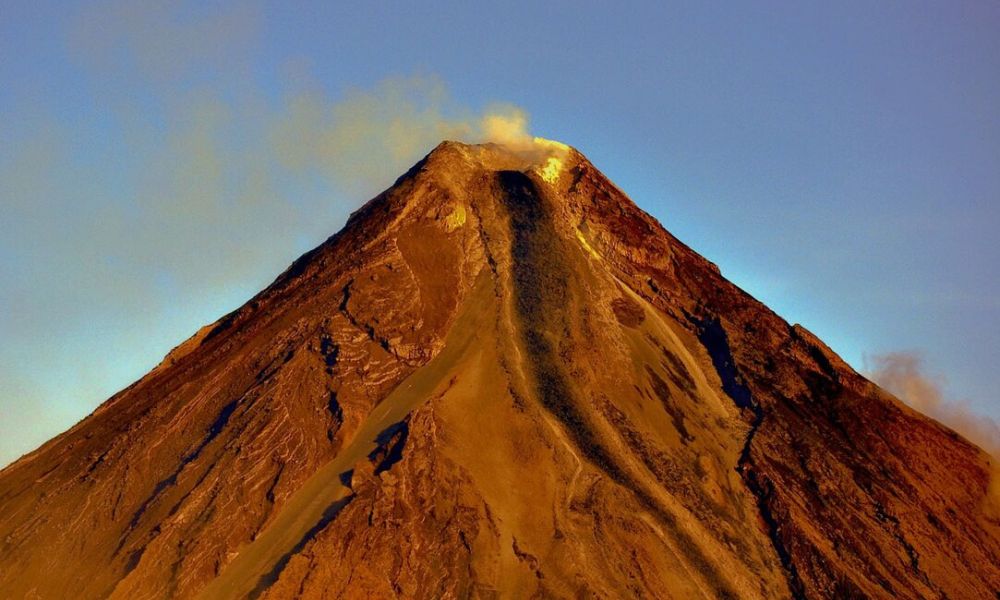 Cráter del volcán Mayón.