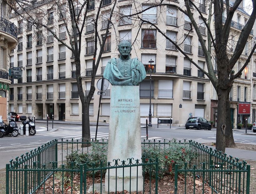 Escultura de Artigas en París