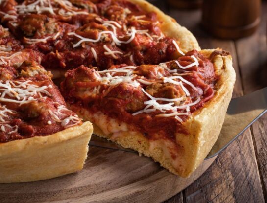 Pizza estilo Chicago: el extraño formato de pizza que es furor en todo el mundo
