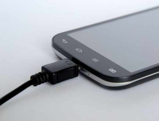 ¿Cuál es la mejor forma de cargar la batería del celular?