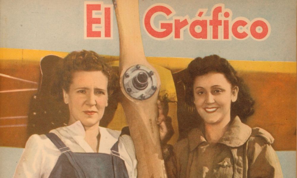 Susana Ferrari Billinghurst, junto a la aviadora Elida Carlés.