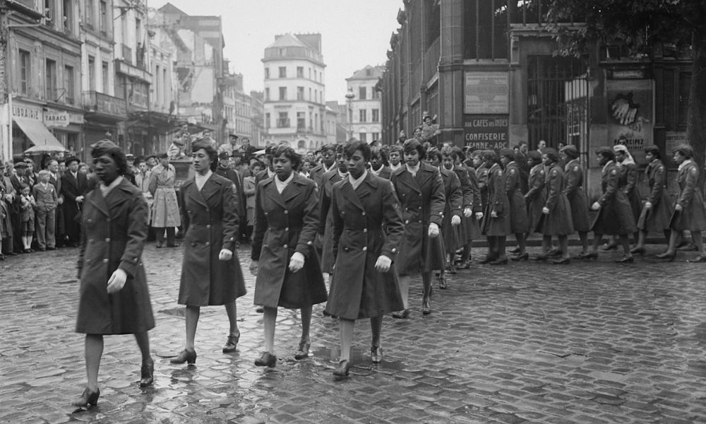 Mujeres del Batallón Seis Triple Ocho