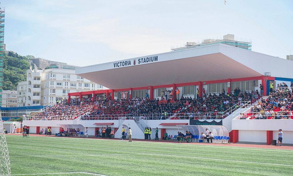 Partido en el estadio Victoria de Gibraltar.