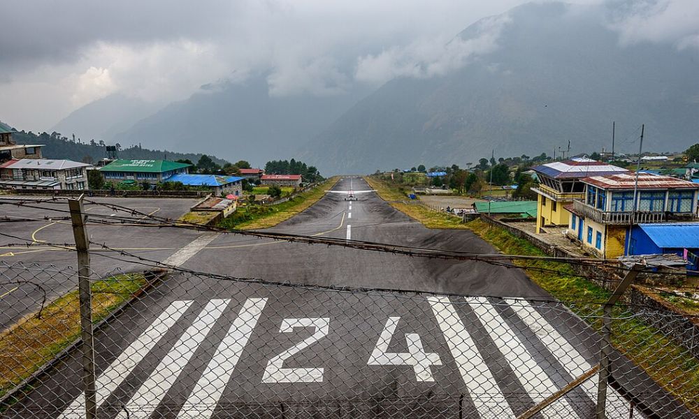 Aspecto de la pista de “Tenzing-Hillary”, uno de los aeropuertos más peligrosos del mundo.