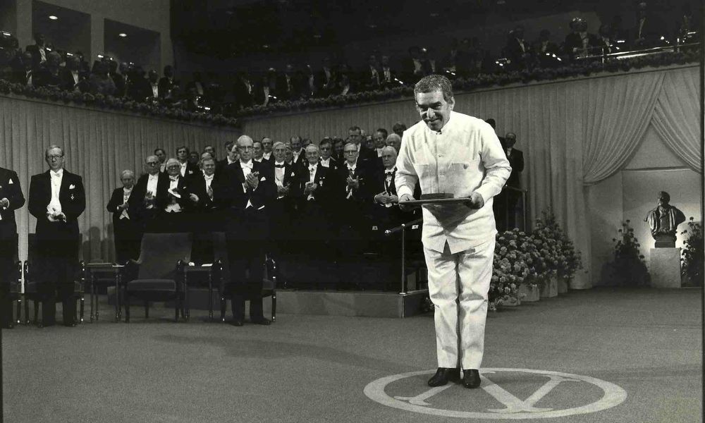 garcía márquez recibiendo el nobel de literatura