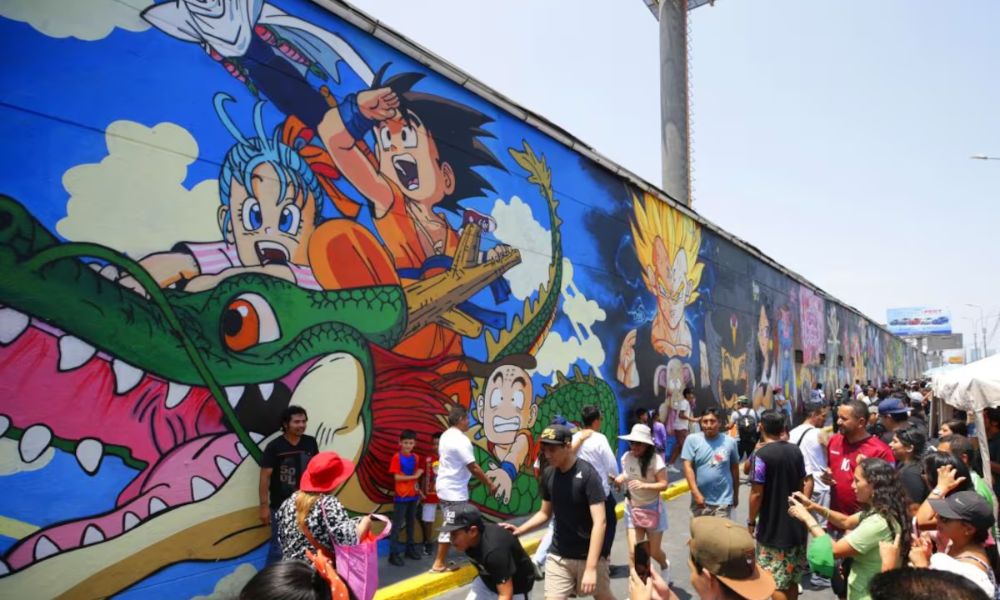 mural de dragon ball en perú