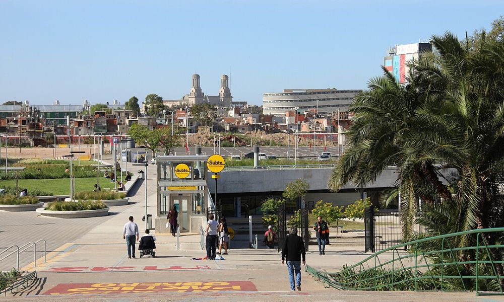 Estación de Subte en el Centro de Exposiciones de Buenos Aires.