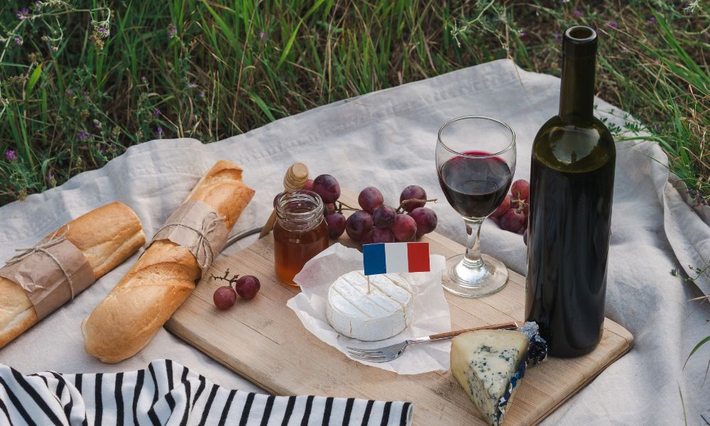 Por qué se come queso después de la comida principal en Francia