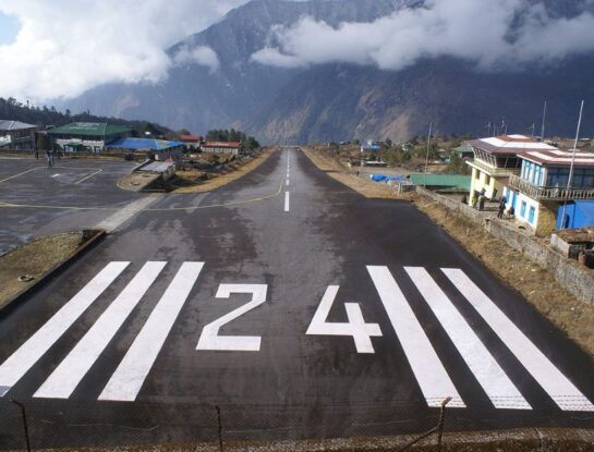 Tenzing-Hillary: uno de los aeropuertos más peligrosos y extremos del mundo